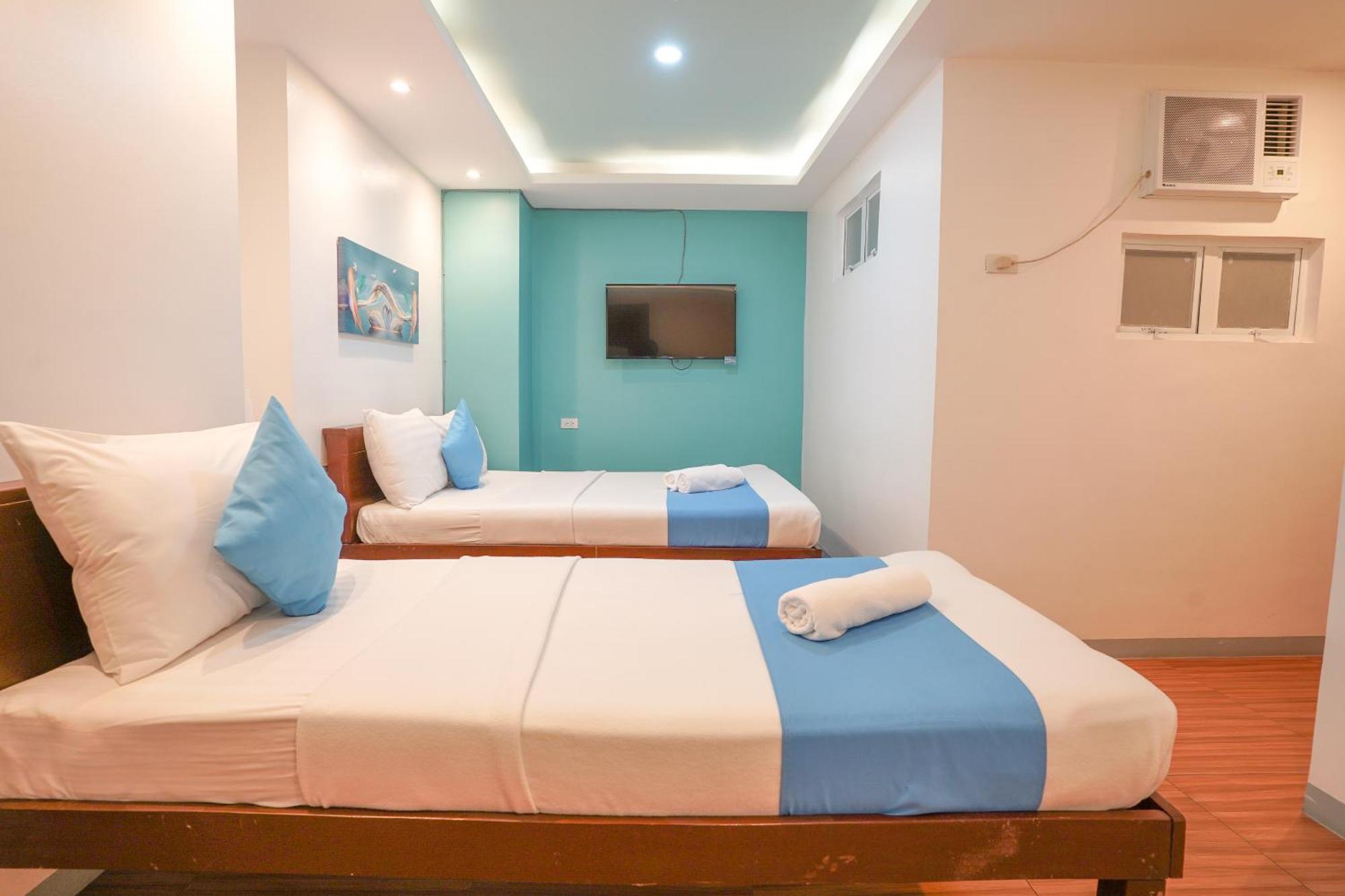 Arzo Hotel Premier Makati City Exterior photo